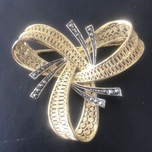 Vintage Alice Caviness brooch